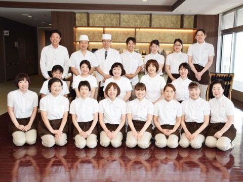 ホスピタルメント 福岡天神のスたッフ。経験の豊富なスタッフが毎日皆様に寄り添って介護・サポートをいたします。