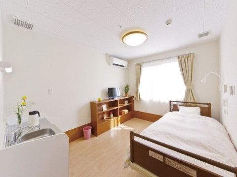 スローライフ沼津門池の居室。居室は完全個室制となっておりますので、毎日を安心してお過ごしいただけます。