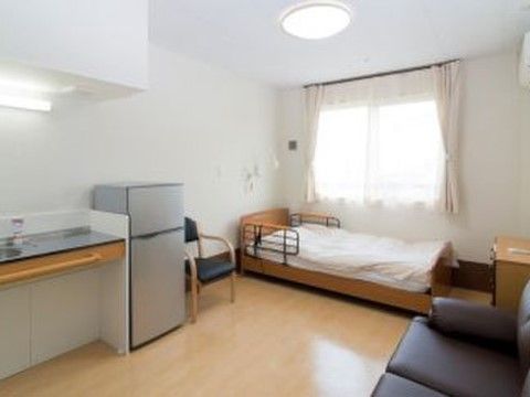 スローライフ南御殿場の居室。ご自宅より生活用品・家具を持ち込んでの居室環境をお作りいただけます。