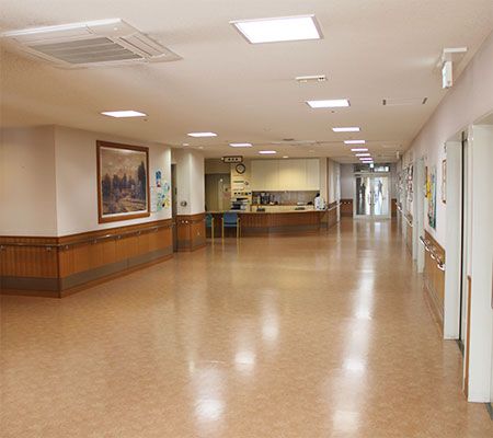 広々とした廊下の様子