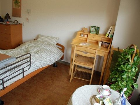 有料老人ホーム カトレアの居室。居室は全て完全個室制としておりますので、毎日を安心してお過ごしいただけます。