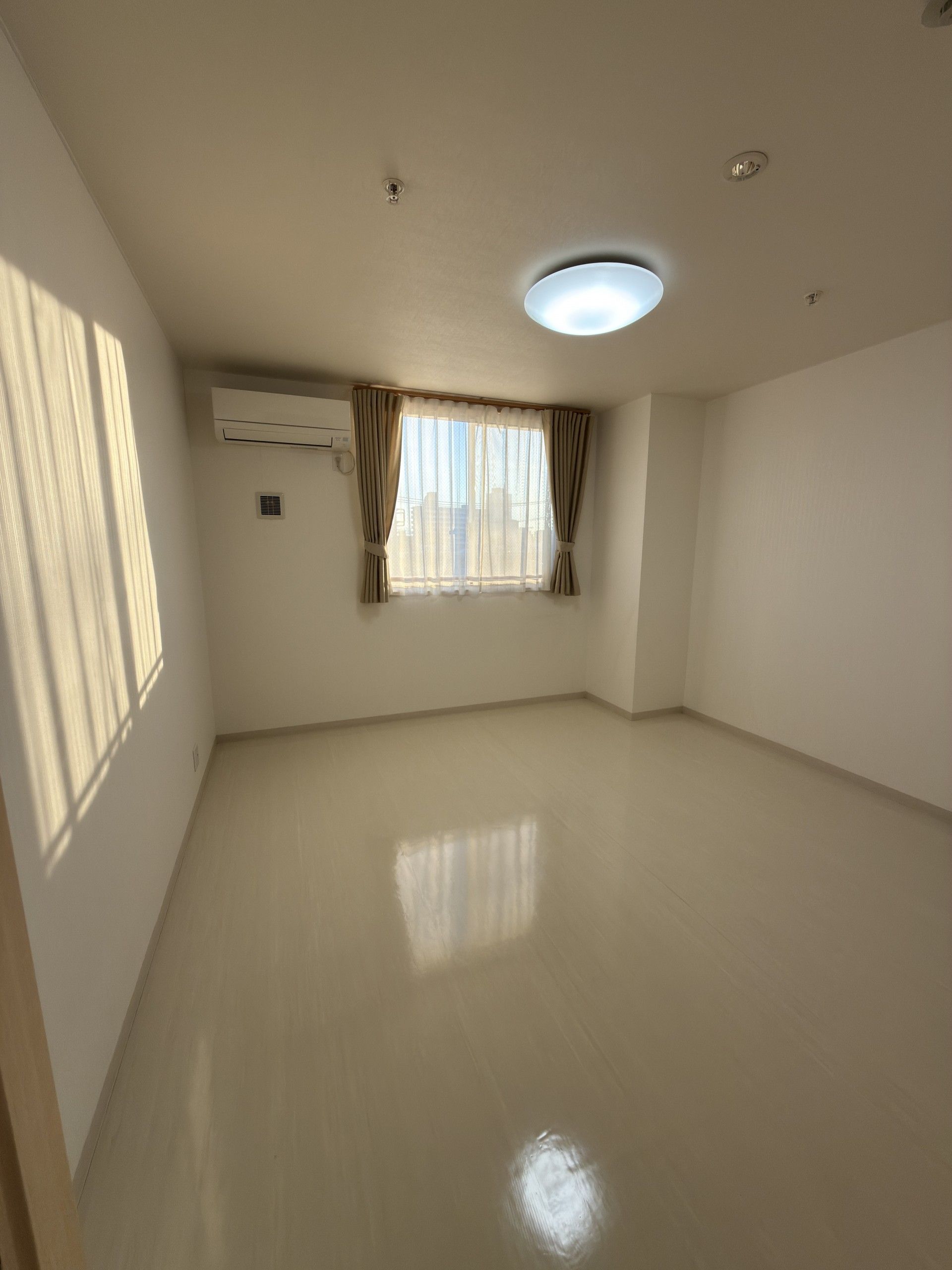 「プチスタイル若宮」の居室。ご入居者様方とも一緒に暮らせる居室も用意している。