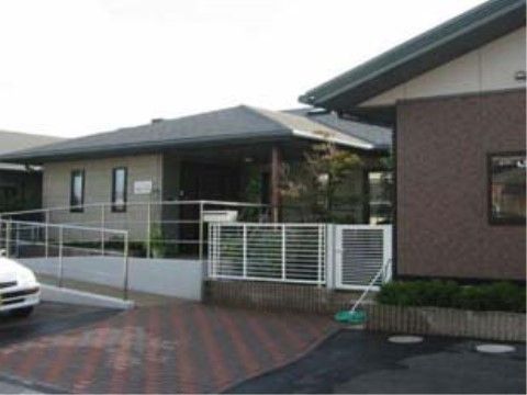 平屋建てで一軒家の自宅のように過ごしやすい施設の外観