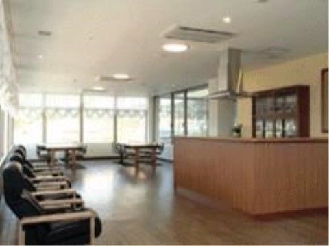 「ウェルファ豊丘（住宅型有料老人ホーム）」の喫茶コーナー。入居者様方とお茶会をしながら談笑ができる。