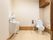 各フロアにある共用のトイレは、排泄介助が行えるよう広い設計となっており、汚物処理もスムーズにできる。