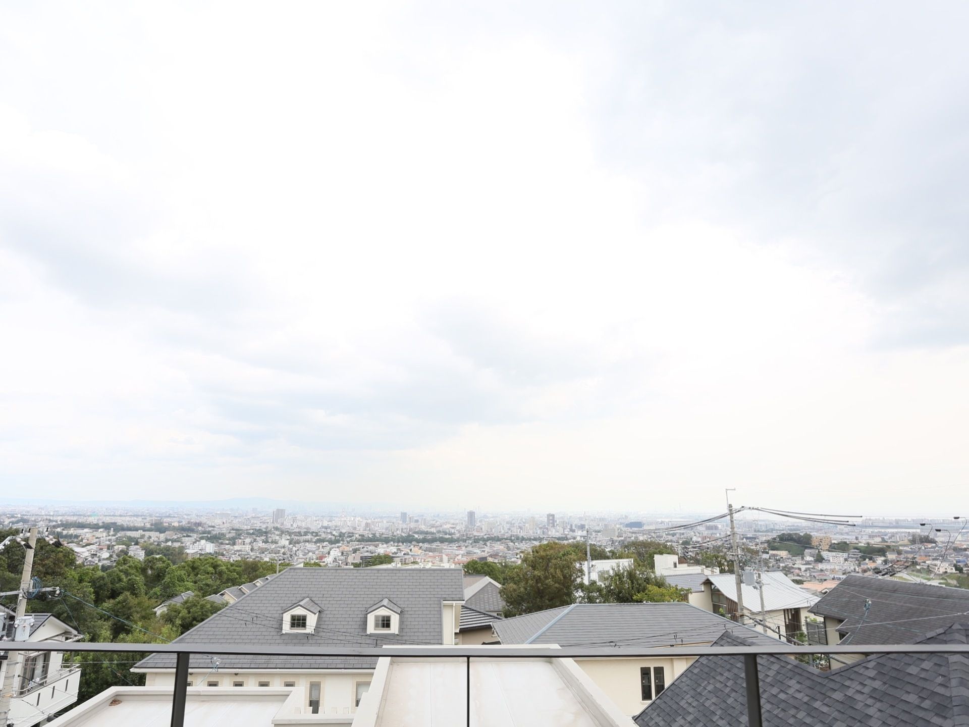 施設からの眺望である。高い建物がないので、遠くまで見渡すことができる。非常に清々しく、リフレッシュできる風景である。
