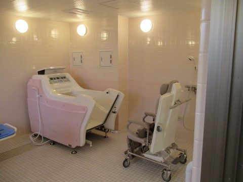 入浴介助必要な方のために専用の入浴機器を設置しているので、介護度の高い入居者様も入浴を楽しむことができる。