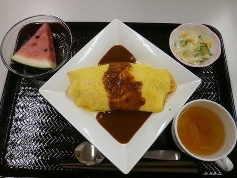 「ニチイケアセンター島田金谷」のお食事。お食事の最後にはデザートを付けている。