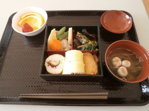 「ニチイケアセンター島田金谷」のお食事。行事食もいただけるよう、メニューの品揃えが多い。