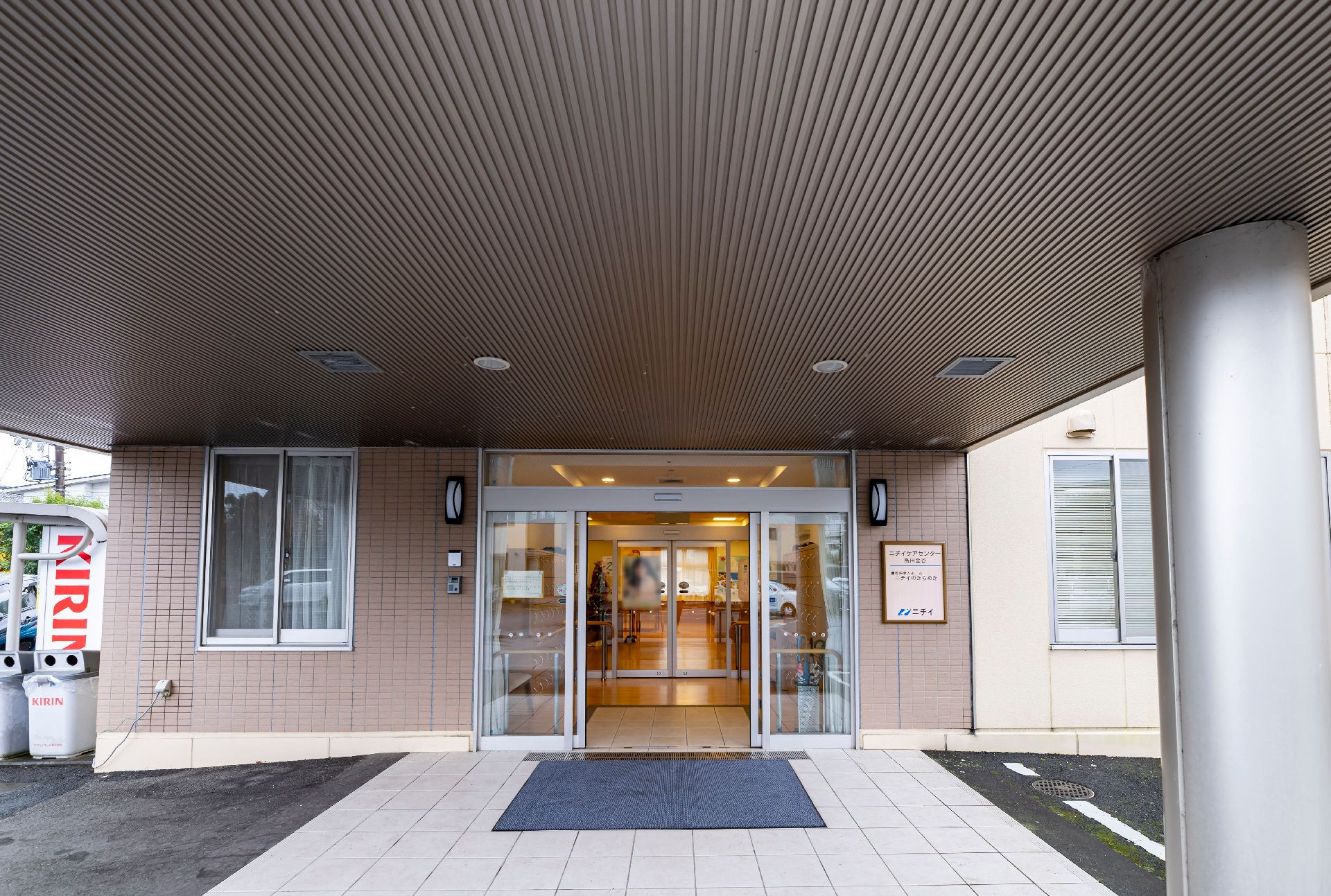 介護付き有料老人ホームのエントランス