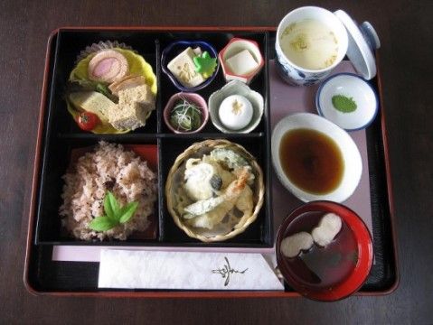 ペアウェル多摩川の食事。栄養バランスの整った美味しいお食事を作りたてで毎日ご提供しております。