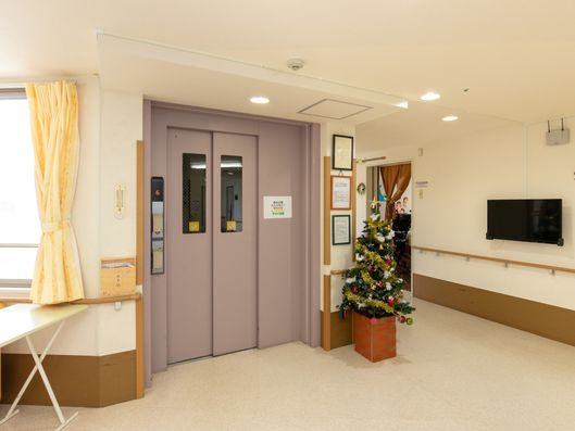 エレベーター前