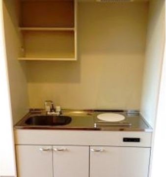 グリーンテラス湘南藤沢の居室内キッチン。居室内に設けられた個人専用のミニキッチンとなっております。ご自宅のようにお使いいただけます。