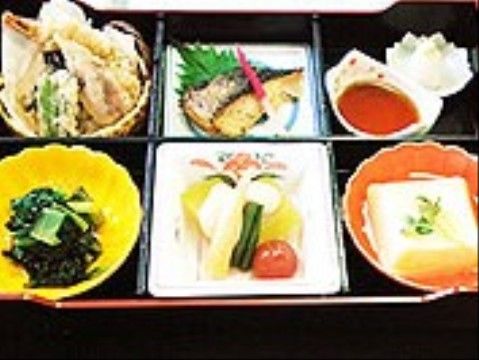 グリーンテラス湘南藤沢の食事。豊富なメニュー・献立を作成しておりますので、毎日お食事を楽しみにしていただけます。