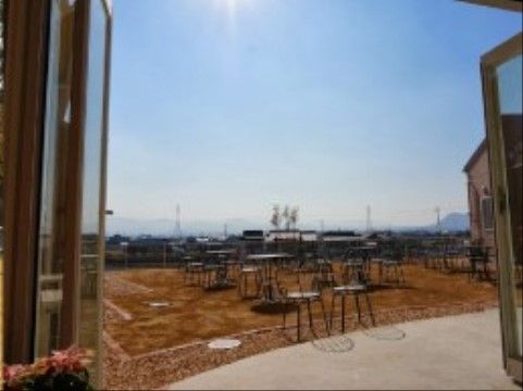 グループホーム れんげハウスのテラス。居室から見渡せる壮大な景色は、日々の生活をより豊かにしてくれます。