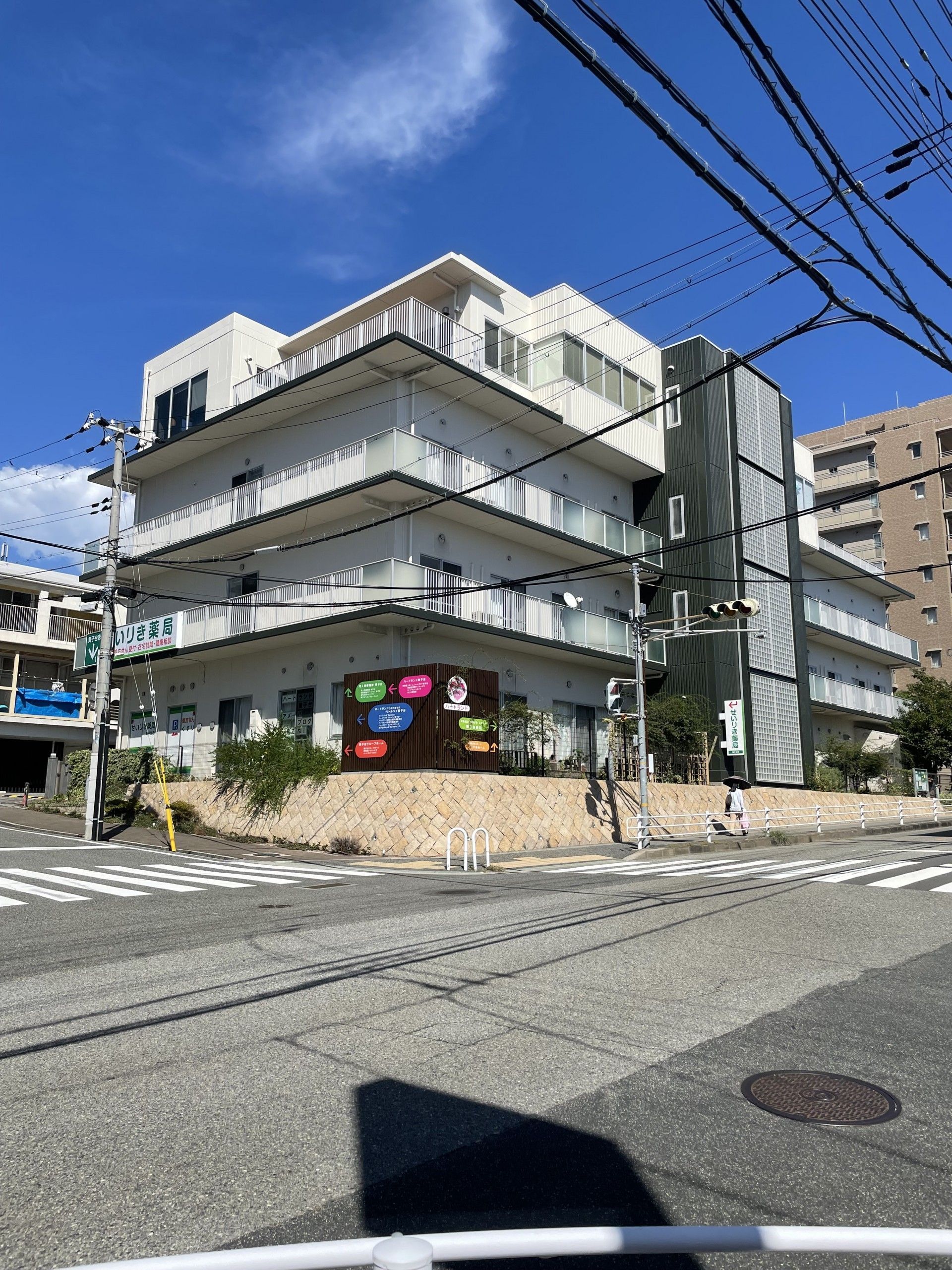 多階層の建物外観