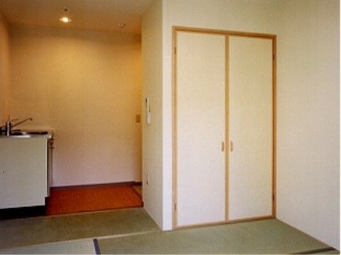 ハートランド舞子台のゲストルーム。ご面会にいらしたご家族・ご友人がお時間を気にすることなくご滞在できる設備をご用意しております。