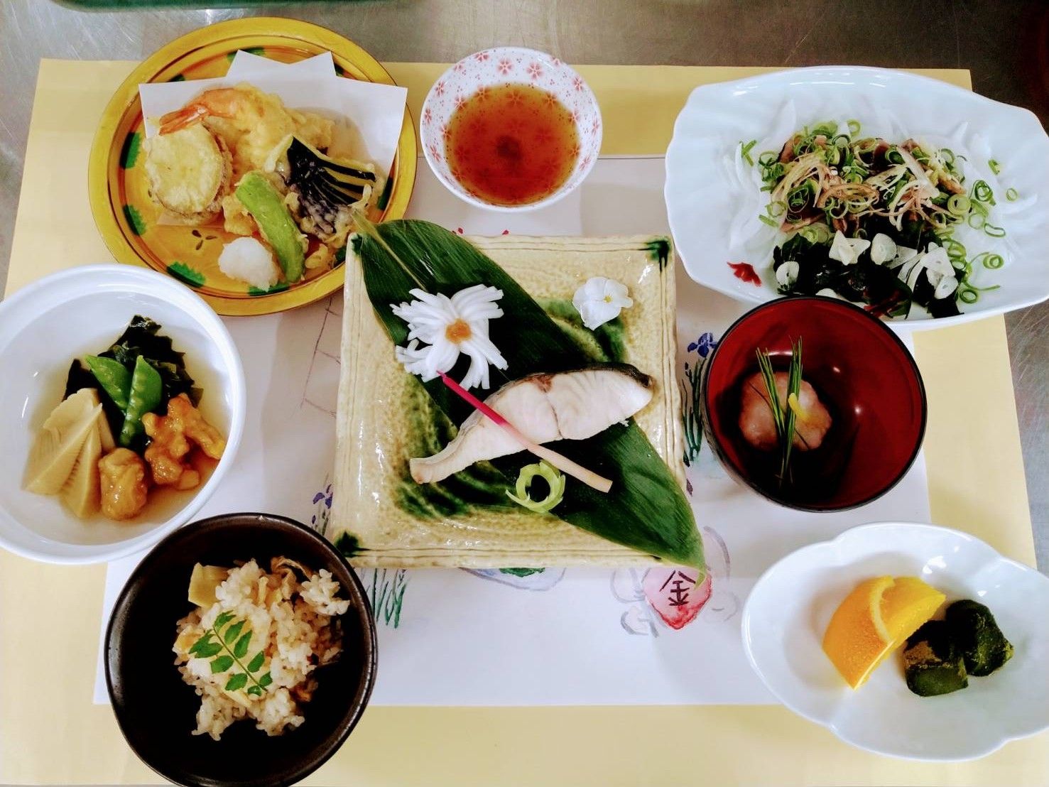 ハートランド舞子台の食事。栄養バランスの整った美味しいお食事を毎日出来たてでご提供しております。