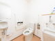 快適なトイレスペースの一室