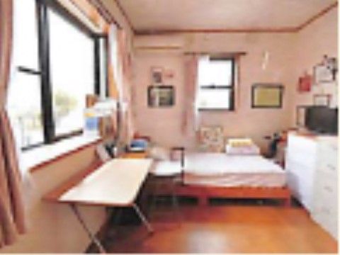「有料老人ホーム みのりの家」の居室。周辺は高い建物がなく、日当たりは常に良い。