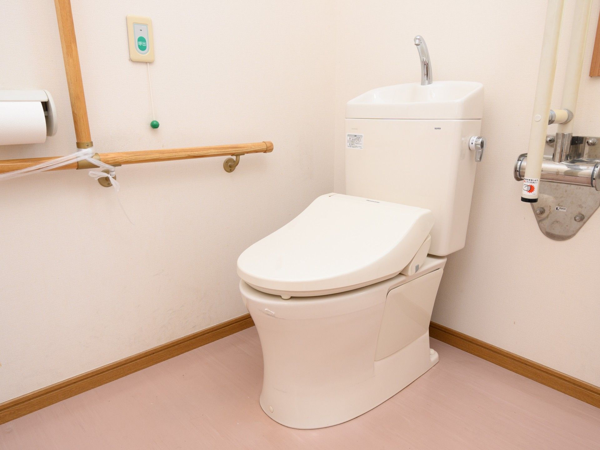 手すり付きトイレ設備