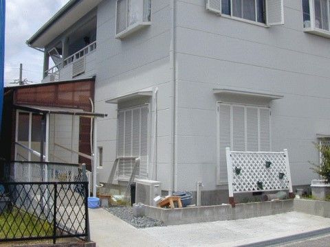 有料老人ホーム 椛の外観。親しみやすいアットホームな外観となっております。駐車場を完備しております。