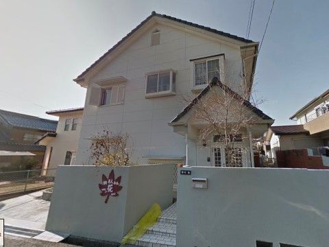 有料老人ホーム 椛の外観。車いすでのご利用が楽にできる、スロープのついたエントランスです。