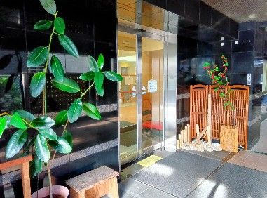 「サンベスト上福岡」のエレベーターホール。フロア移動への際は、エレベーターを利用できる。
