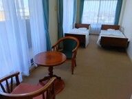 「サンベスト上福岡」の談話コーナー。ご入居者様のお喋りの場や、趣味の時間を堪能できる。