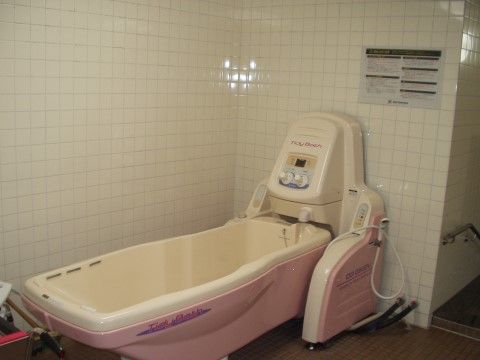 「らいふつくば花畑」の介護浴槽。寝たきりや不自由の方も、清潔にお身体を保てる介護浴槽を用意している。