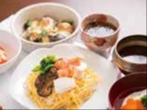 「いこいの里 伊万里」のお食事。あんかけ焼きそば等の麺類料理も用意している。