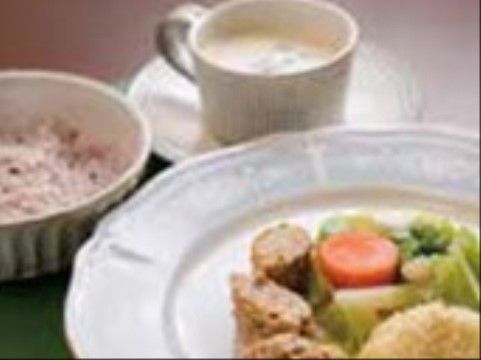 「いこいの里 伊万里」のお食事。ポタージュスープもいただけるので、喉に通りやすい。