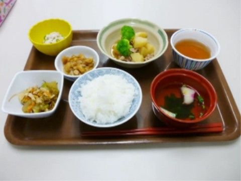 「いこいの里 伊万里」のお食事。和食、洋食と日替わりでメニューが変わり、飽きないお食事としている。
