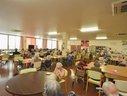 自然光が射し込むリビング