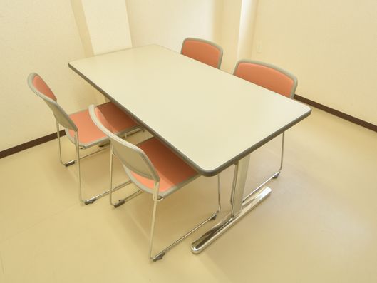 テーブルと椅子