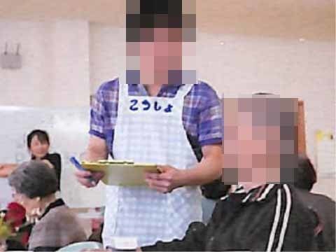 「いこいの里 巨勢」のスタッフ。毎日声掛けを行い、動作や肌の様子などにも細かい所にも気を配っている。