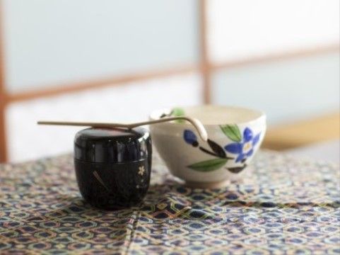 「プレミアムハートライフ千代田」のCoffee&Tea Roomの花水木。家族様も利用が可能になっているので、時間を忘れて寛げられる。