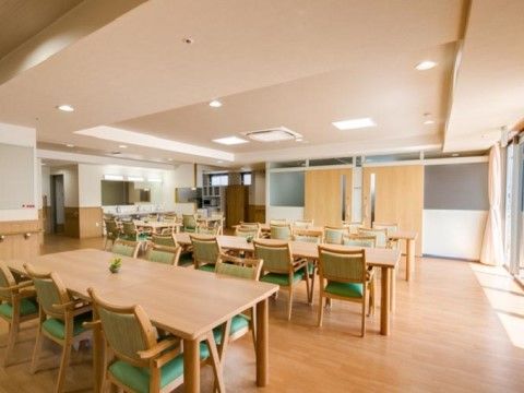 ハートライフ高柳のデイルーム。充実した機能訓練や、きめ細かな介護サービスをご用意しております。