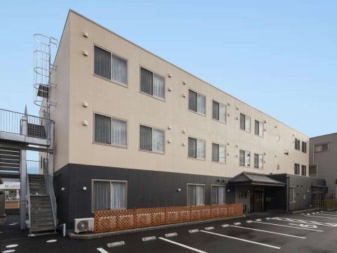 ハートライフ初生の外観。大きな駐車場を完備しておりますので、ご来訪の際はお車でのお越しができます。