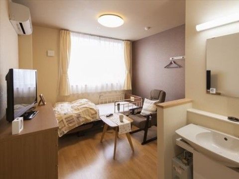 ハートライフ初生の居室。居室は全て完全個室制としておりますので、プライベートをしっかりと守りながらお過ごしいただけます。