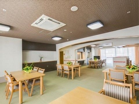 ハートライフ千代田の共有コーナー。日々多くの入居者様で賑わう、明るく楽しい空間です。