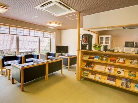 ハートライフ千代田の喫茶コーナー。毎日の生活をより有意義にする施設内環境をご用意しております。
