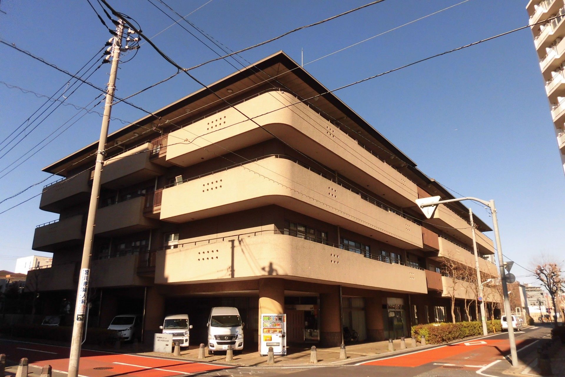 多階層の建物外観