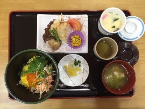 サンホーム八女の食事。栄誉バランスの整った美味しいお食事を毎日出来たてでご提供しております。