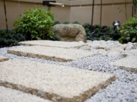 ケアポート箱崎の中庭。毎日を安心してお過ごしいただける環境・サービスをご用意しております。