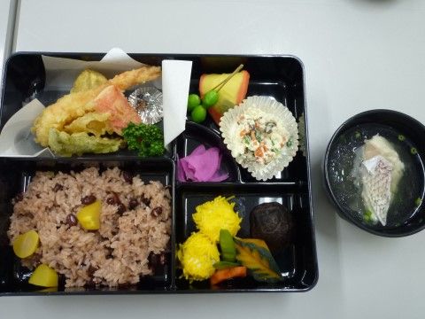 ケアポート箱崎の食事。栄養バランスの整った美味しいお食事を毎日出来たてでご提供しております。