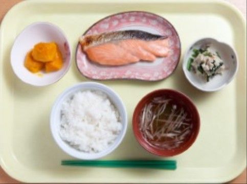 ケアポート八王子の食事。一年を楽しみながらお食事いただける季節のお料理・お食事をご用意しております。