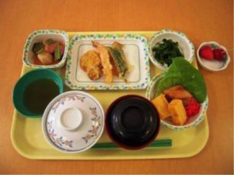 ケアポート八王子の食事。栄養バランスの整った美味しいお食事を毎日出来たてでご提供しております。