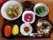 「あかつきの星」のお食事。季節ごとの色鮮やかなお料理を提供している。