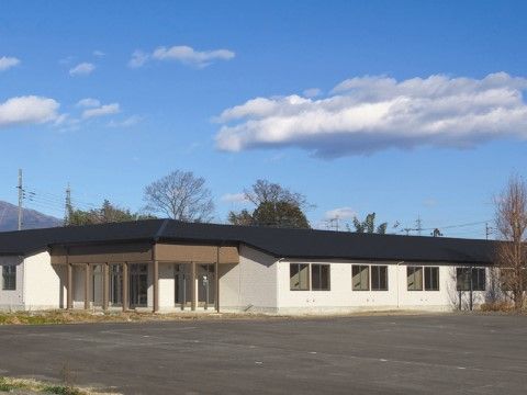 「はなぞの」の外観。自然豊かな暮らしと充実したシニアライフを楽しめる。